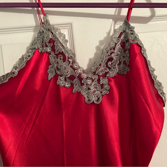 Red Floor Length Slip and Robe XL - Picture 3 of 9